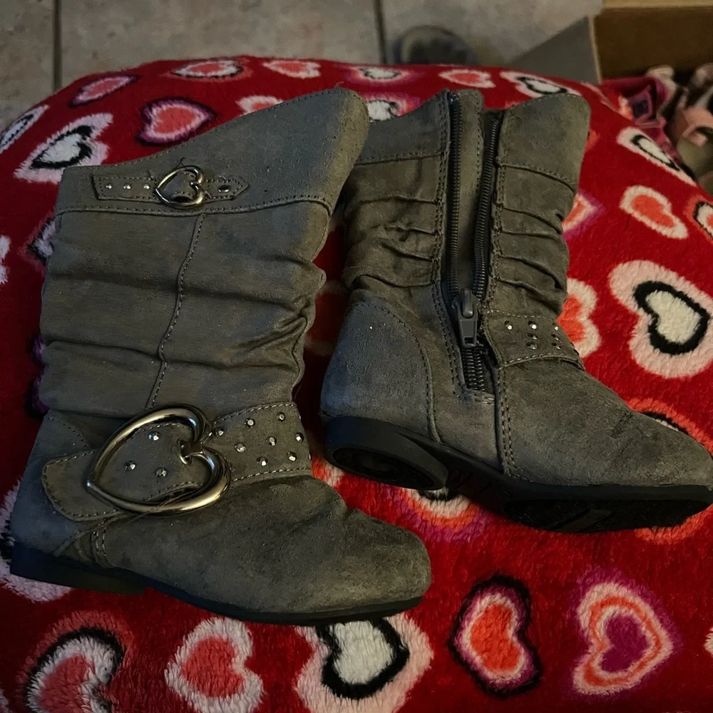 Boots size 6